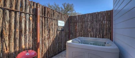 Bañera de hidromasaje exterior