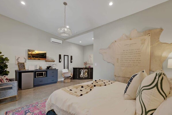 House, 1 King Bed, Hot Tub (807 Poplar Pl- 1 Pop)