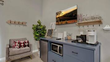 Casa, 1 cama de matrimonio grande, bañera de hidromasaje (807 Poplar Pl- 1 Pop) | Cocina privada