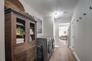 Ferienhaus, Mehrere Betten, Poolzugang, Poolblick (108 Wisteria Dr) | Wäschereiservice