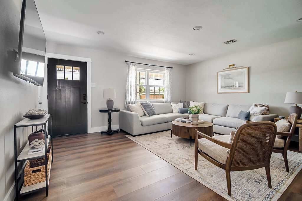 House, Multiple Beds, Pool Access, Pool View (108 Wisteria Dr) | Living area