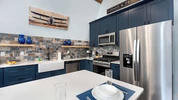 Huis, meerdere bedden, toegang tot zwembad, uitzicht op zwembad (1605 Lone Man Cmb) | Privékeuken