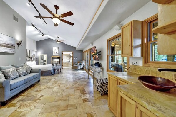 ハウス ベッド (複数台) プールアクセス プールビュー (1605 Lone Man Cmb) | リビング エリア