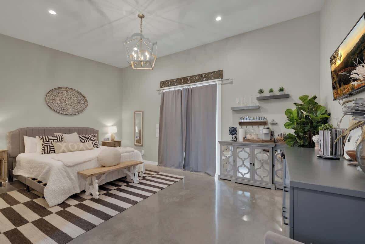 1 habitación, decoración personalizada y muebles diferentes 