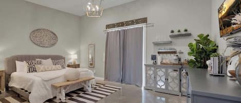 1 habitación, decoración personalizada y muebles diferentes