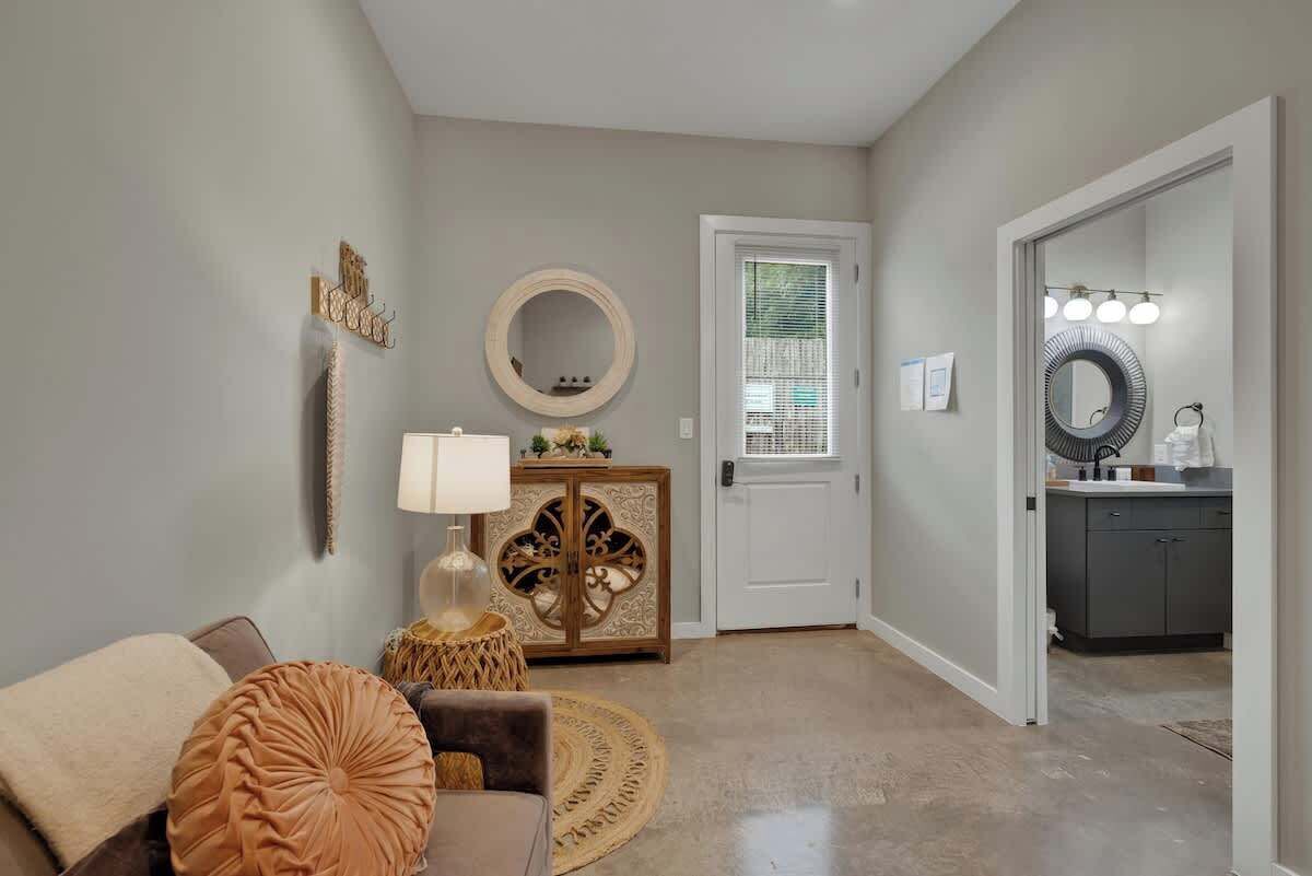 House, 1 King Bed, Hot Tub, City View (807 Poplar Pl- 3 Pop) | Interior