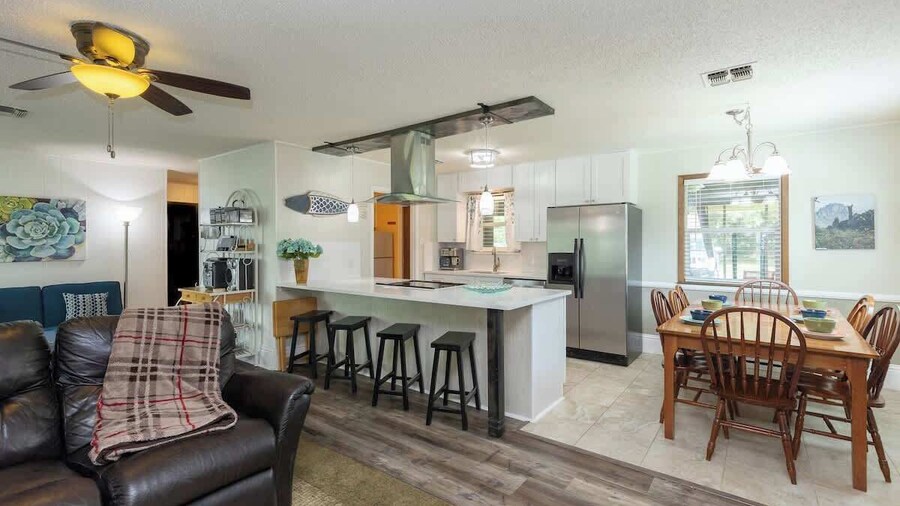 Lazy Cove Waterfront Getaway on Lake Lbj!