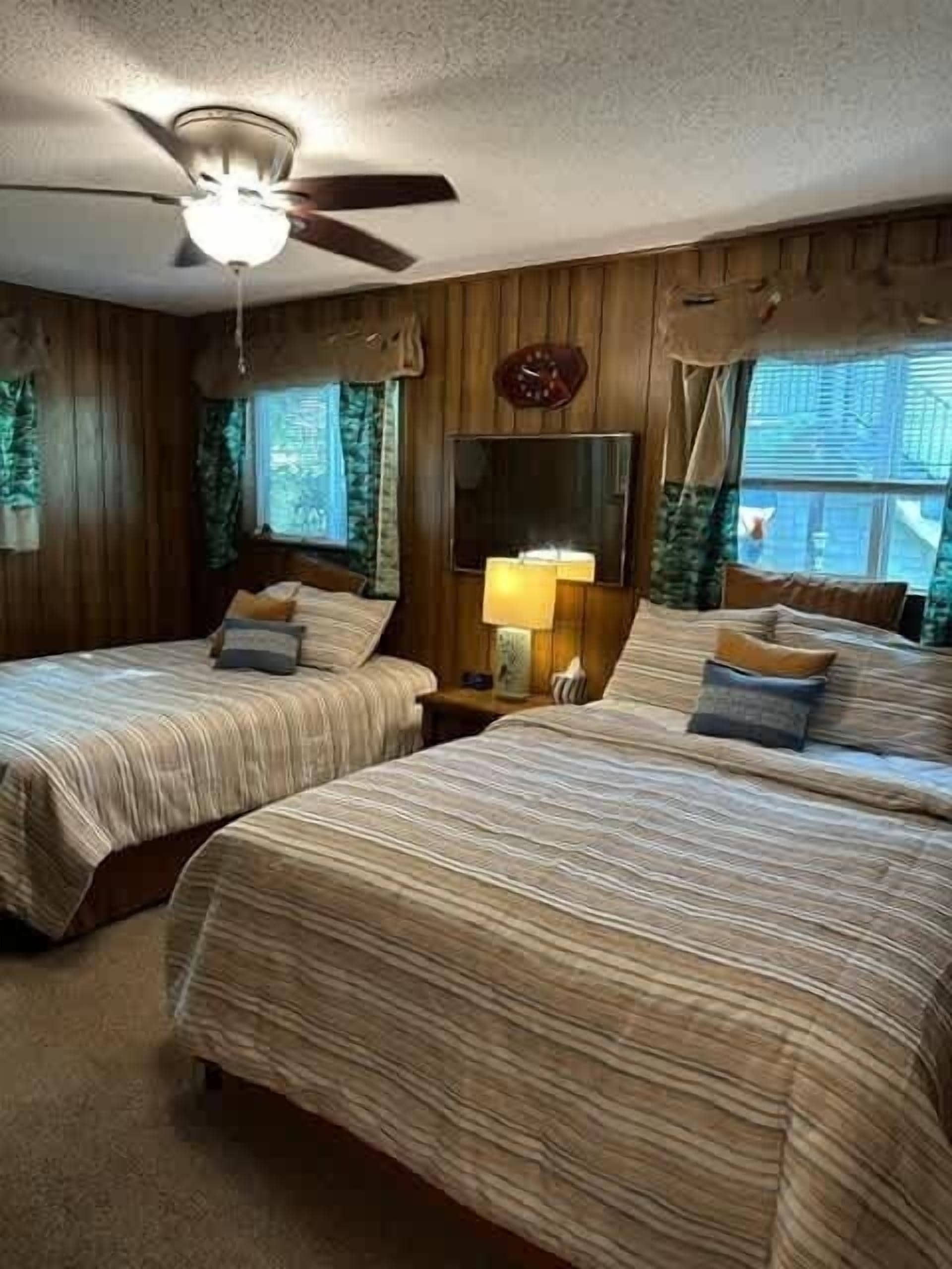 House, Multiple Beds, Patio (405 Watkins Point) | 3 bedrooms, individually decorated, individually furnished, bed sheets