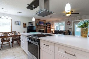 House, Multiple Beds, Patio (405 Watkins Point) | Private kitchen