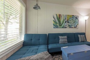 Casa, várias camas, varanda (405 Watkins Point) | Parte interna