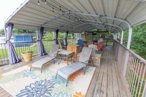 Casa, várias camas, varanda (405 Watkins Point) | Terraço/pátio