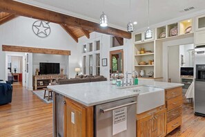 ハウス ベッド (複数台) パティオ (1210 Sleepy Hollow) | 内装