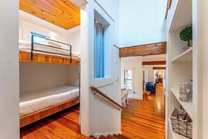 House, Multiple Beds, Patio (1210 Sleepy Hollow) | 7 bedrooms, individually decorated, individually furnished, bed sheets