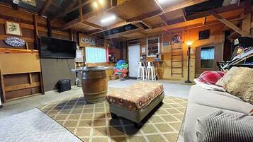 Casa, várias camas, acesso à piscina, vista para a piscina (908 N Crockett) | Área de estar