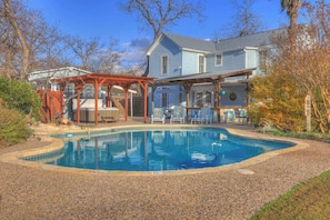 Pool - Victorian Escape-pool & Hot Tub! (Fredericksburg)