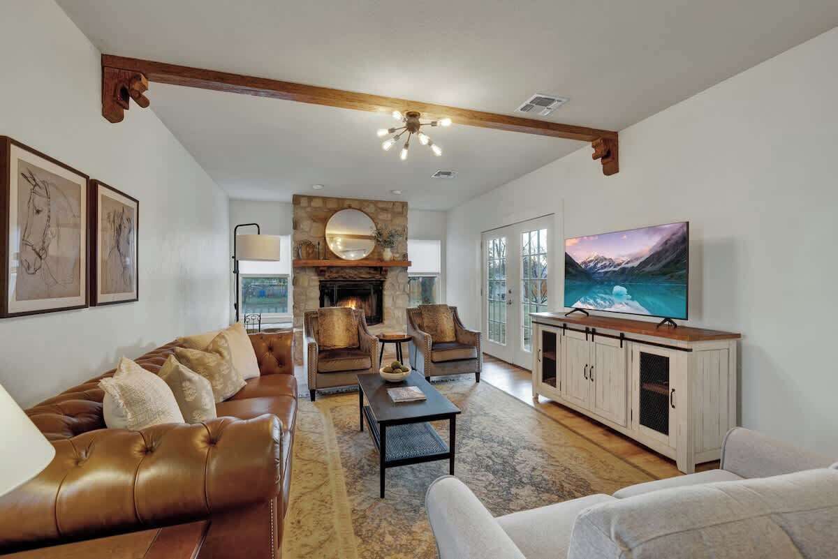 Casa, várias camas, acesso à piscina, vista para a piscina (908 N Crockett) | Área de estar