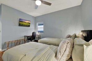 House, Multiple Beds, Hot Tub (336 Ridgeview Dr)