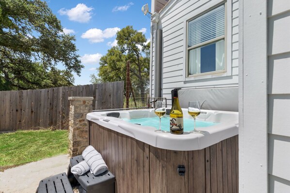 Outdoor spa tub