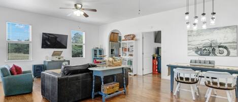 Apartment, 1 King Bed, Hot Tub (1029 US 87 S) | Living area