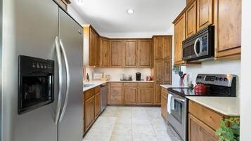 Apartment, 1 King Bed, Hot Tub (1029 US 87 S) | Private kitchen