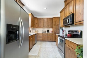 Apartment, 1 King Bed, Hot Tub (1029 US 87 S) | Private kitchen - Hill Country Relaxstation Getaway (Fredericksburg)