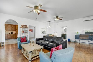 Lejlighed - 1 kingsize-seng - boblebad (1029 US 87 S) | Opholdsområde