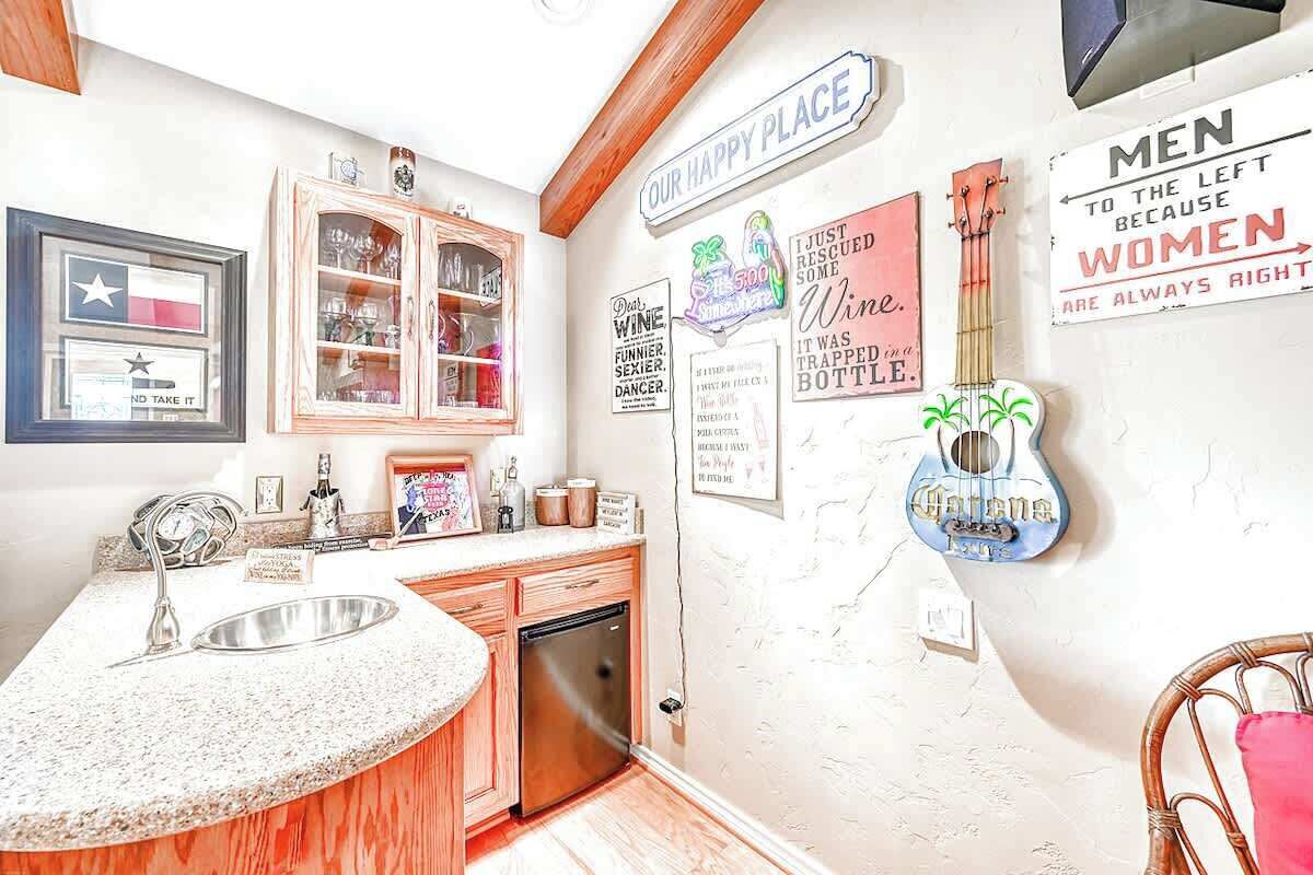 House, Multiple Beds, Patio, Garden View (144 Schattenbaum Dr) | Private kitchen