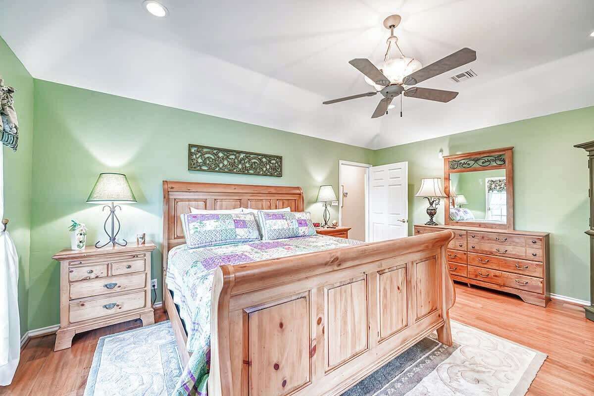 House, Multiple Beds, Patio, Garden View (144 Schattenbaum Dr) | 3 bedrooms, individually decorated, individually furnished, bed sheets
