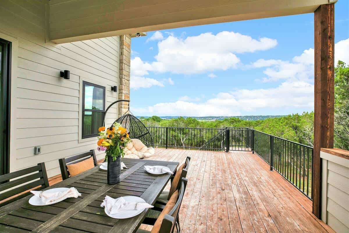 Casa, várias camas, acesso à piscina, vista para a piscina (18407 Lakeland Dr.) | Opções para refeição ao ar livre