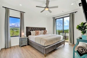 Maison, plusieurs lits, accès piscine, vue piscine (18407 Lakeland Dr.) | 3 chambres, décoration personnalisée, ameublement personnalisé