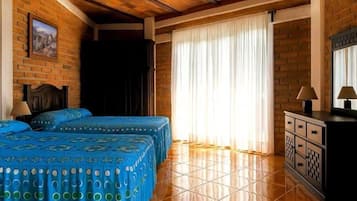 3 bedrooms, iron/ironing board, WiFi (free), bed sheets