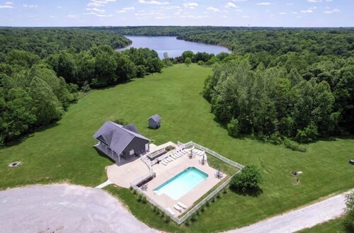 Taylorsville Tranquil Retreat: 2BD/2BA with Hot Tub, Lake Access, Bourbon Trail