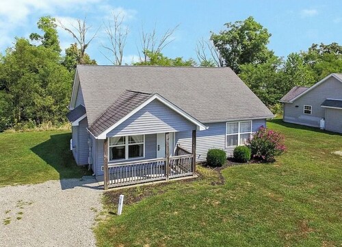 Taylorsville Tranquil Retreat: 2BD/2BA with Hot Tub, Lake Access, Bourbon Trail