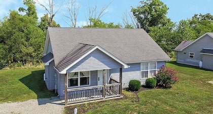 Taylorsville Tranquil Retreat: 2BD/2BA with Hot Tub, Lake Access, Bourbon Trail