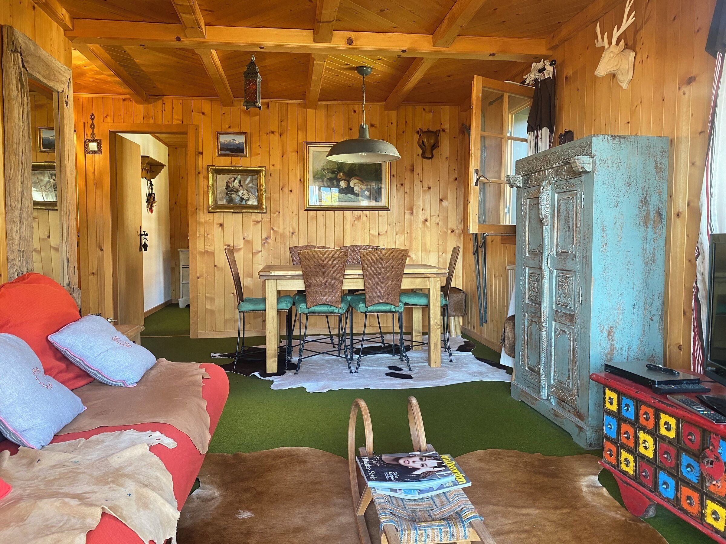 The Apartment Is In A Small 3-storey Residence And Is Ideally Located In A Quiet Area Just Above The - Leysin
