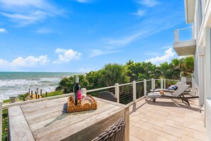 Outdoor dining - Stunning Melbourne Beach Oceanfront House W/ Private Fire Pit, Dock, & Spa-Like Pool! 🌴 (Melbourne Beach)