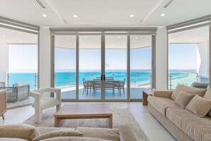 Smart TV - Esmeralda Beach Resort 3 Bedrooms Condo C 1001 (Puerto Peñasco)