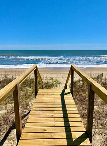 How You Dune? Dog-Friendly Semi-Oceanfront in Avon!