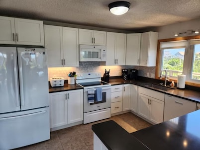 How You Dune? Dog-Friendly Semi-Oceanfront in Avon!