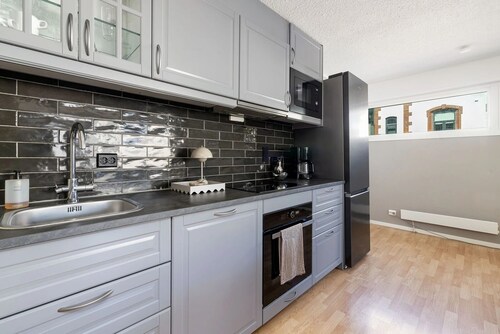 Centrally located in Kvadraturen with 3 large bedrooms, balcony and parking space