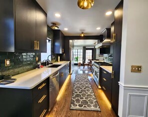 ميكروويف، فرن، موقد طهي مسطح، غسالة أطباق