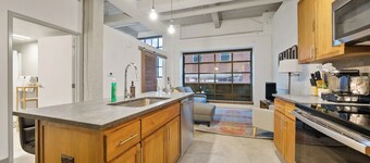 Modern Industrial 1BR Loft in Downtown Cleveland NEW