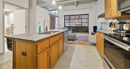Modern Industrial 1BR Loft in Downtown Cleveland NEW