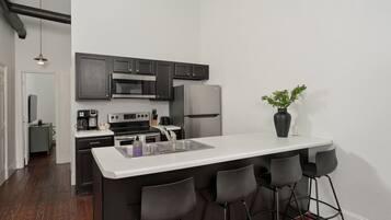 Fridge, microwave, oven, stovetop