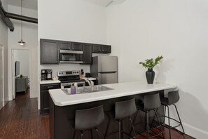 Fridge, microwave, oven, stovetop - Luxury Apartment on Front St | Walk to the Riverwalk! (Wilmington)