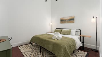 2 bedrooms, desk, iron/ironing board, WiFi