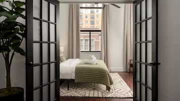 2 habitaciones, escritorio, tabla de planchar con plancha y wifi