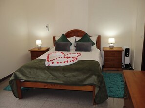 1 bedroom, iron/ironing board, free WiFi, bed sheets - Charming retreat in Machico - 5 min Beach and B Center (Machico)