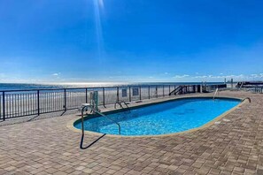 Pool - Relaxing Oceanfront 2BR Beach Condo! Royal Garden 1514 (Murrells Inlet)