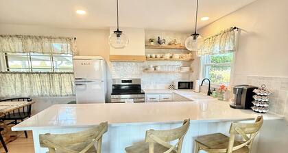 Stay in the Heart of Amish Country – 3-Bedroom House-The Cottage on Cherry Hill